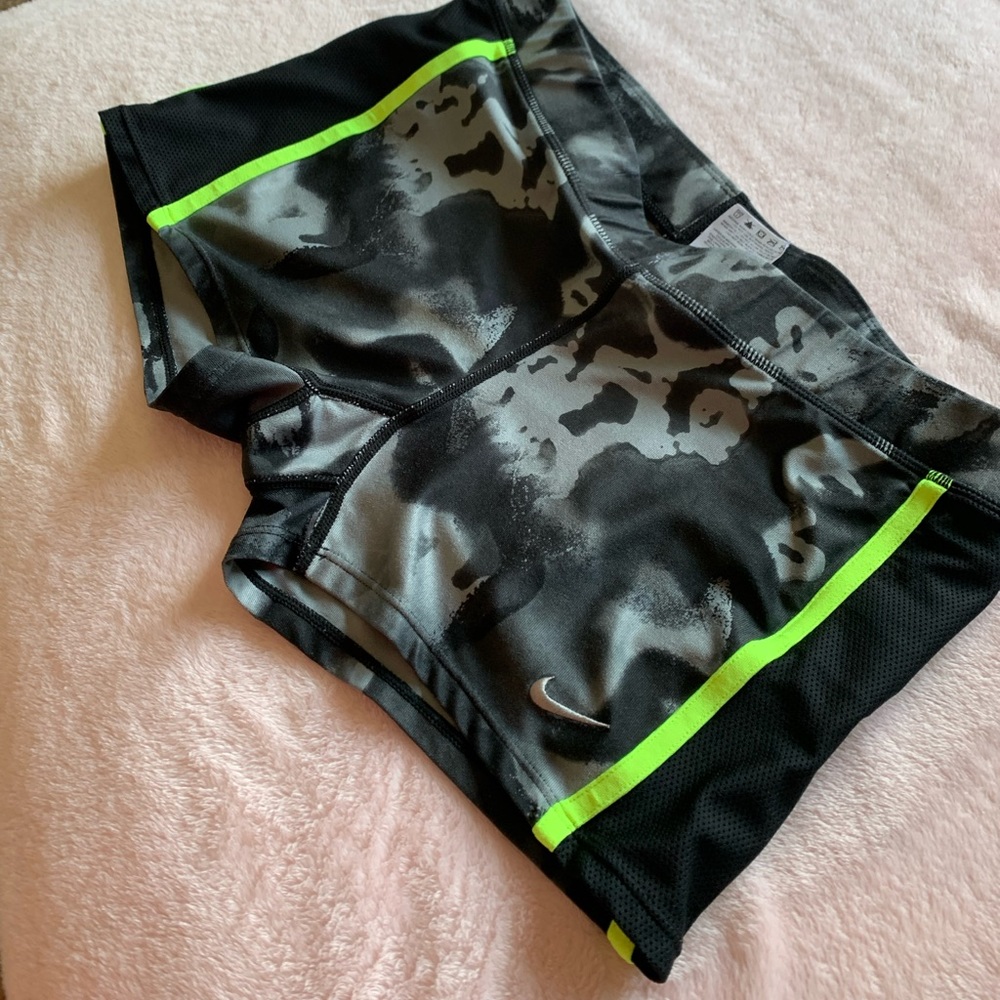 Nike Woman’s Performance Shorts, Size M